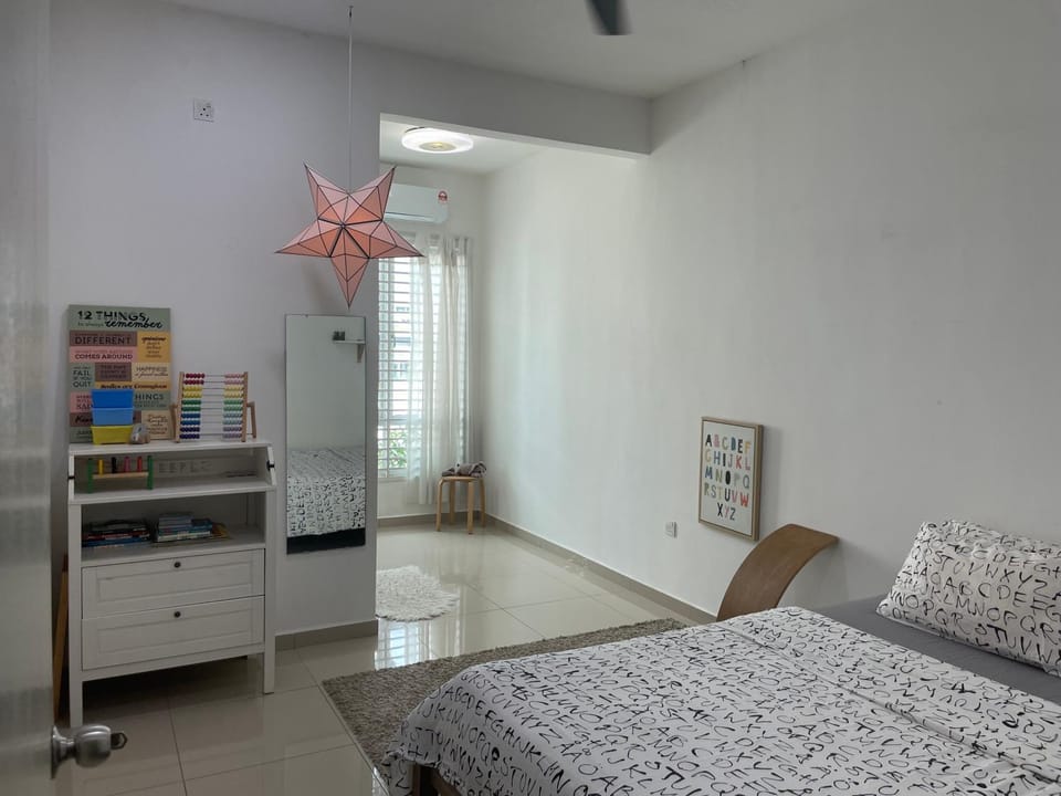 Bed, Kids's club, Bedroom