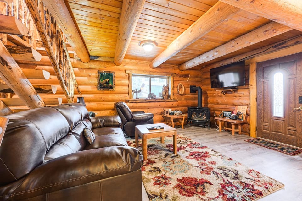 3 Mi to Kenai River: Secluded Sterling Cabin! Cabin in Sterling