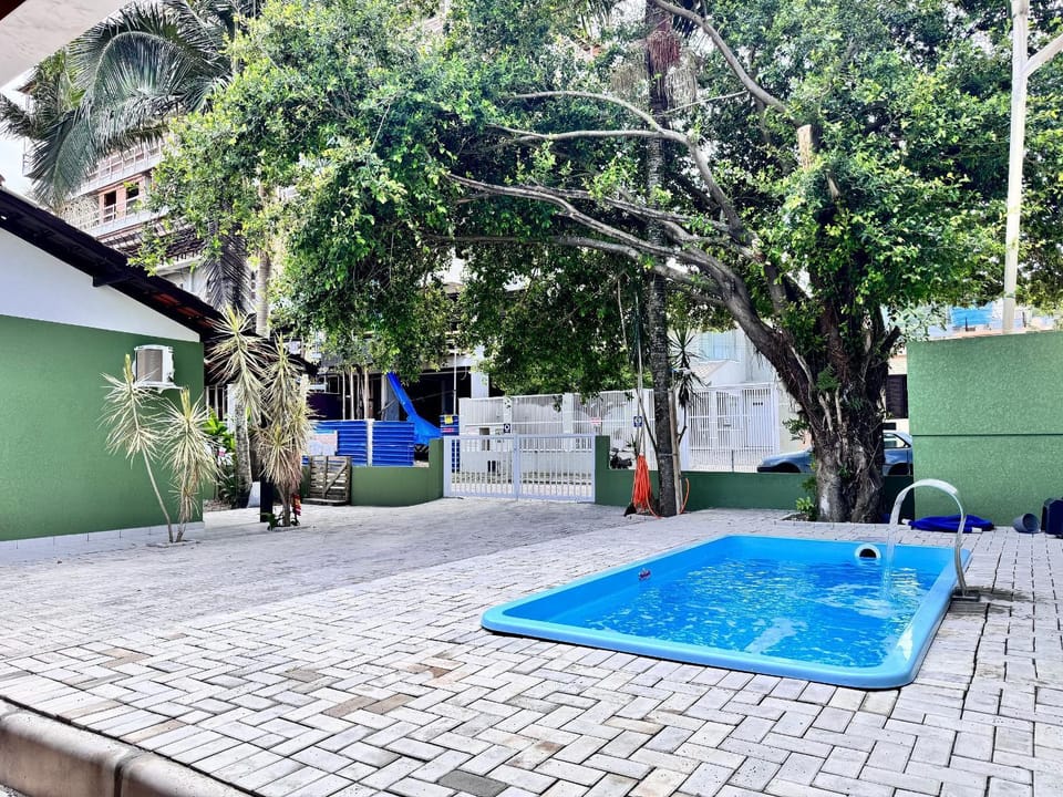 House with Private Pool Just 5 Minutes from Bombas Beach – Perfect for Large Groups House in Porto Belo