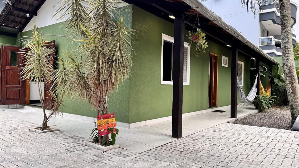 House with Private Pool Just 5 Minutes from Bombas Beach – Perfect for Large Groups House in Porto Belo