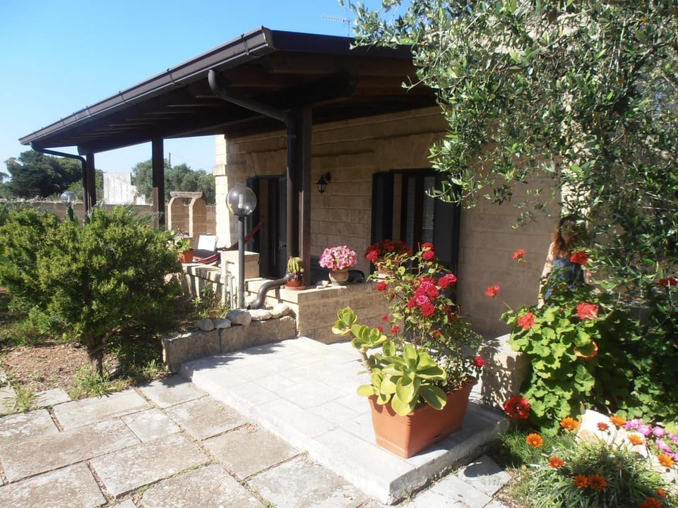 Facade/entrance, Floor plan, Garden view