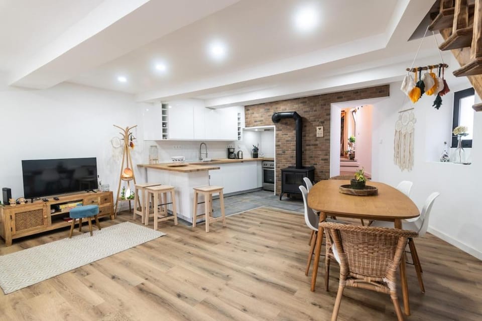 Communal lounge/ TV room, Kitchen or kitchenette, Dining area