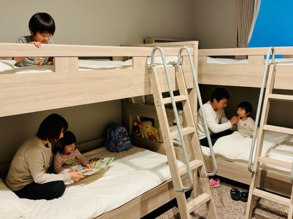 Bed, Photo of the whole room, bunk bed