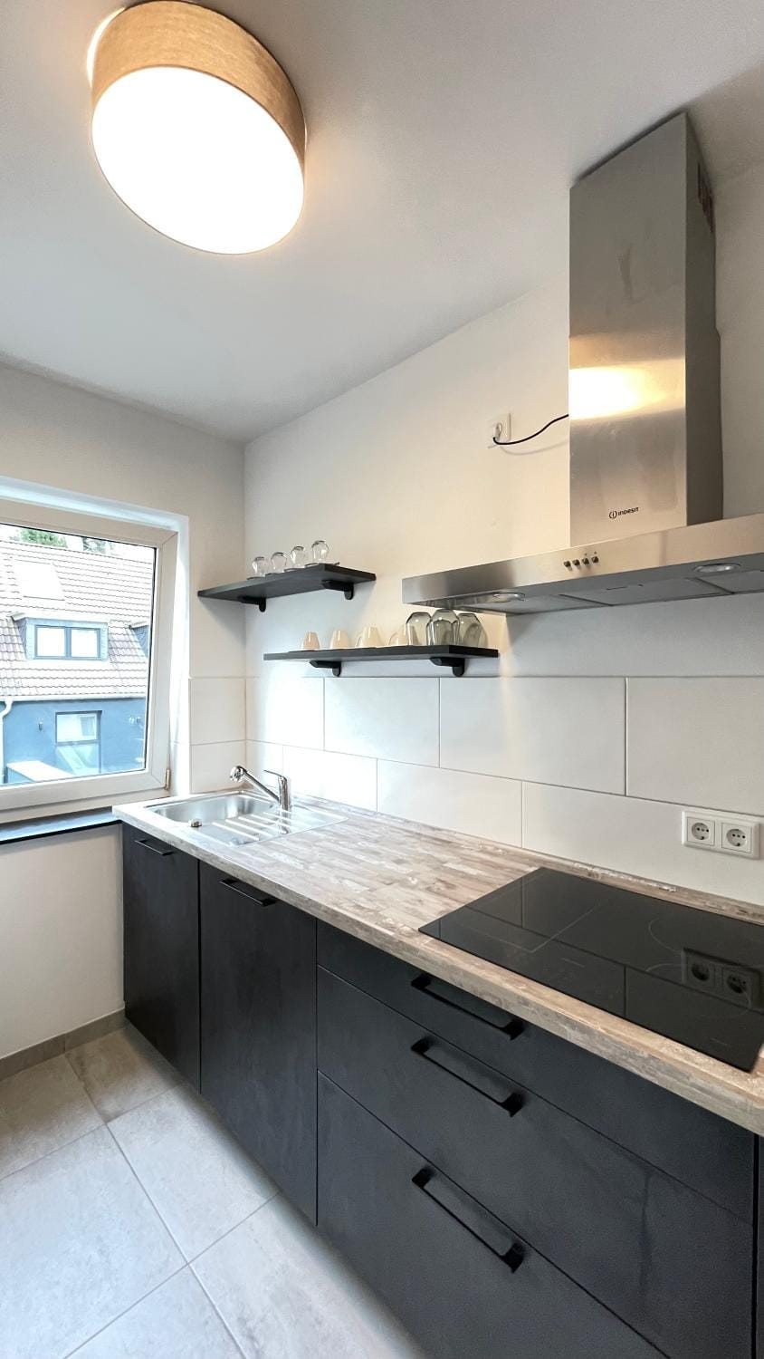 Kitchen or kitchenette, dishwasher, stove