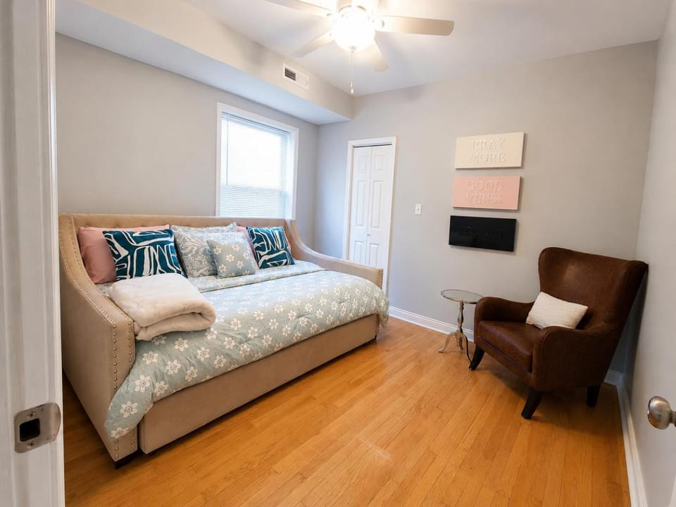 Beautiful Big 3 bedroom Quiet Apt near downtown Apartment in Chicago