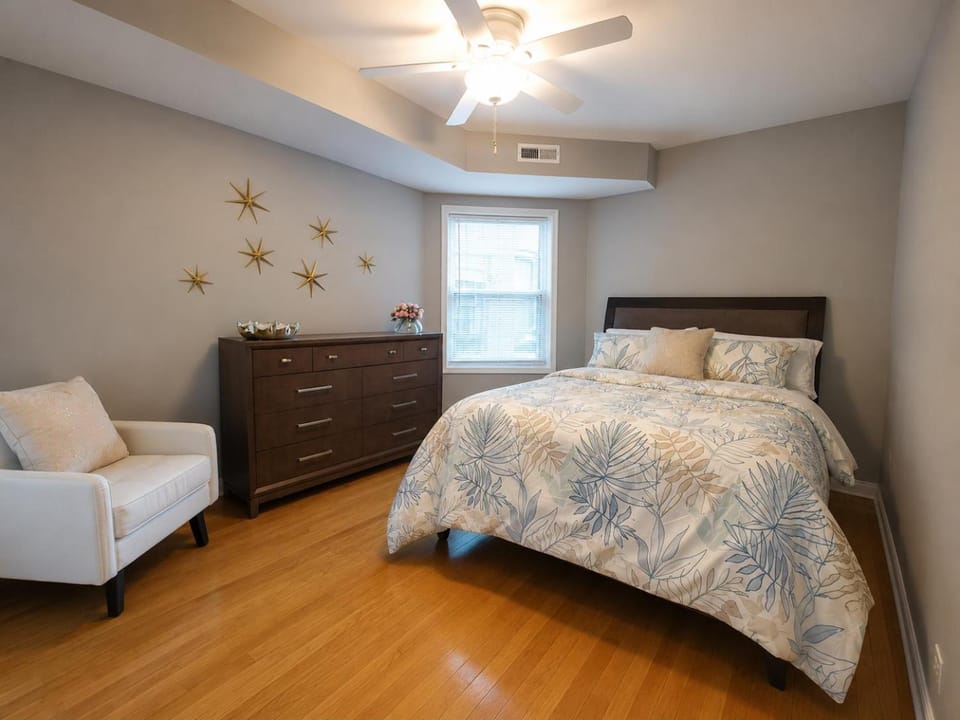 Beautiful Big 3 bedroom Quiet Apt near downtown Apartment in Chicago