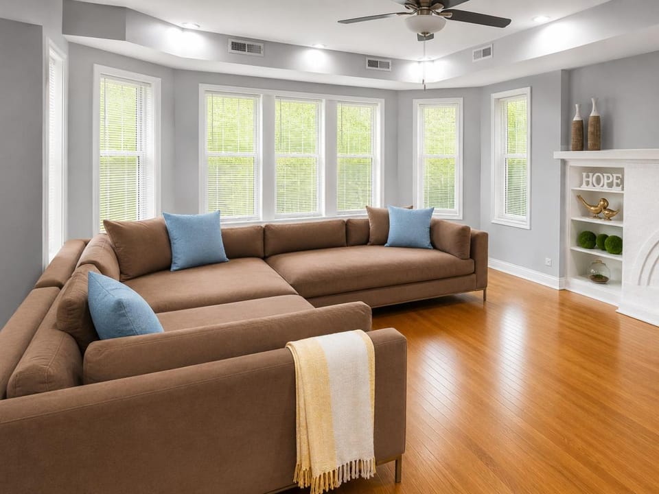 Beautiful Big 3 bedroom Quiet Apt near downtown Apartment in Chicago