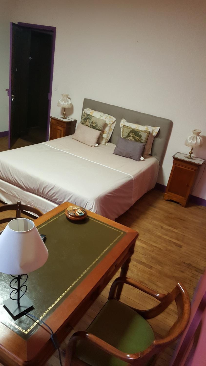 Bed, Seating area, Bedroom