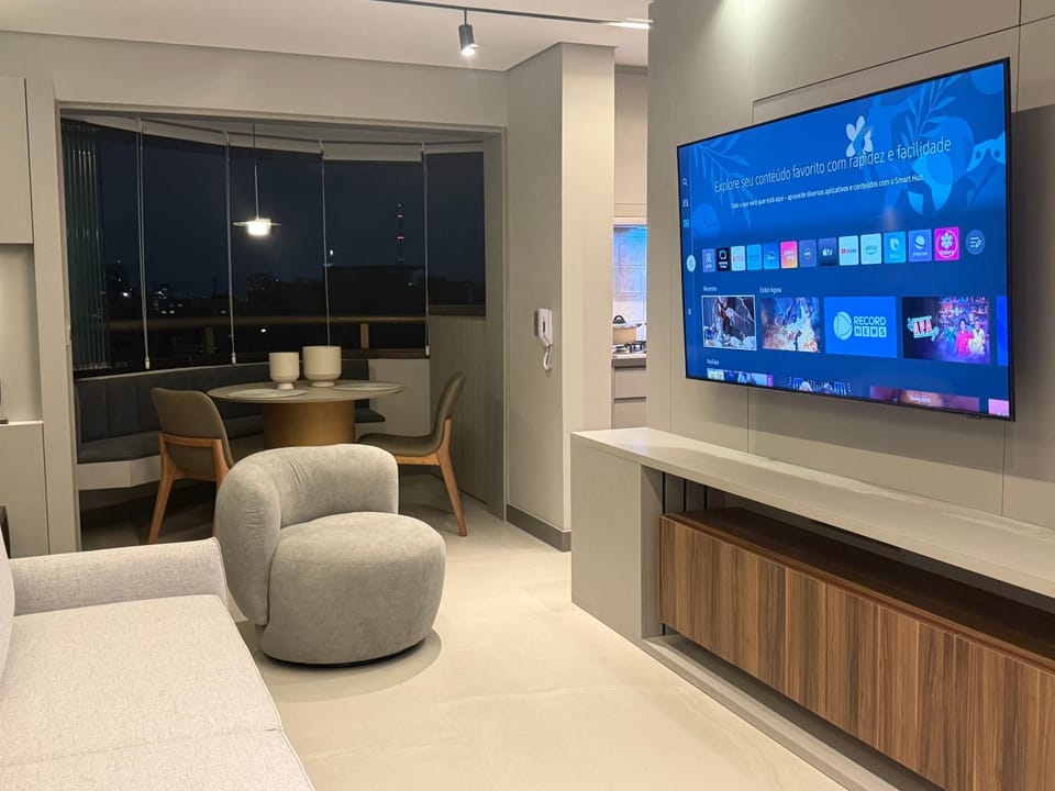 TV and multimedia, Living room, Seating area, Evening entertainment