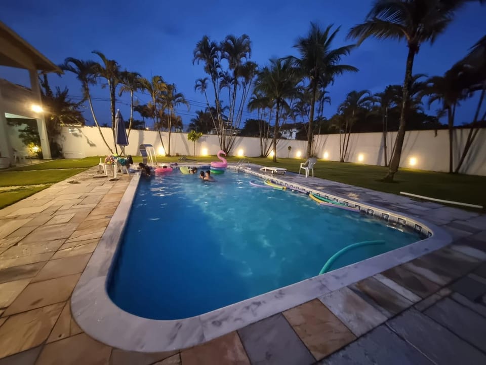 Casa Eventos e Temporada com 3 suites, piscina, churrasqueira, Wi-Fi, Ar Condicionado - Proximo Praia Mar Casado e Pernambuco - Guaruja House in State of São Paulo