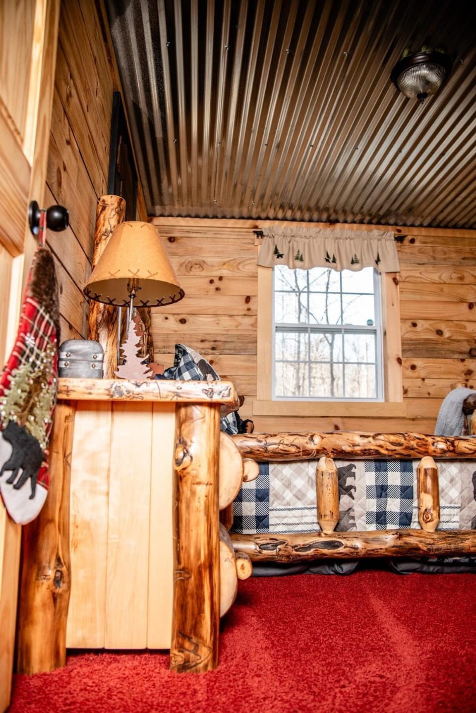 Hocking Hills Cabin, Hot Tub, Private Pond Cabin in Ohio