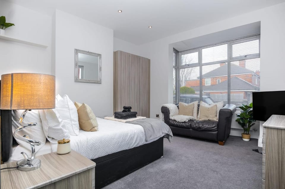 Bed, Photo of the whole room, Bedroom