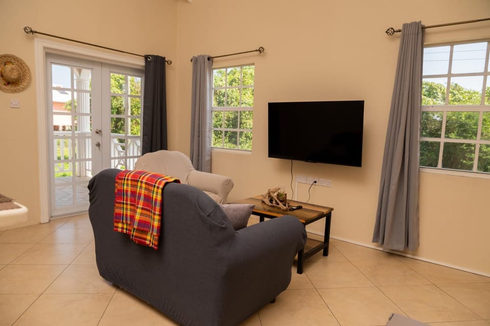 Communal lounge/ TV room, TV and multimedia, Balcony/Terrace, Living room, Seating area, Evening entertainment