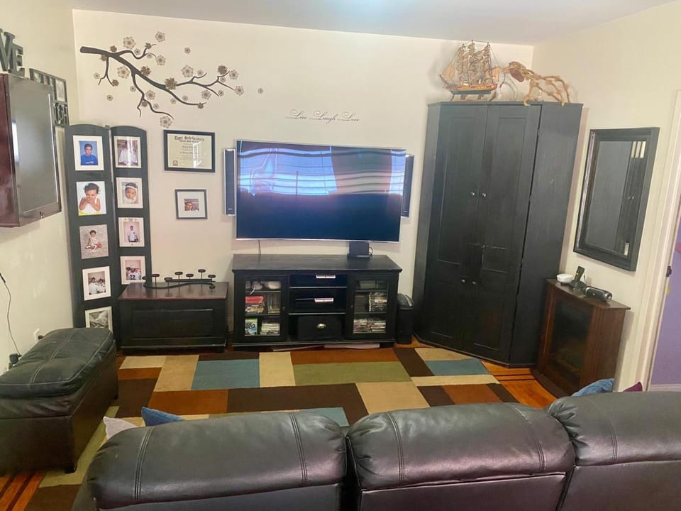 Communal lounge/ TV room, Living room