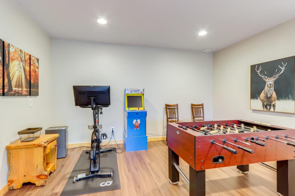 Game Room & Hot Tub: Cabin 9 Mi to Blue Ridge! Cabin in Georgia