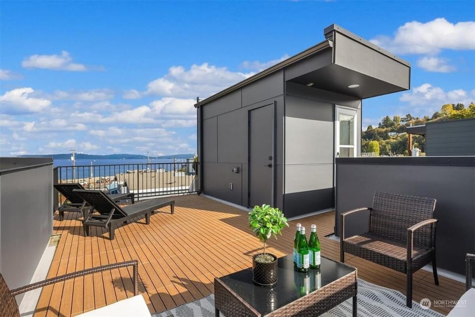 Alki Beach Front TownHome House in Alki Beach