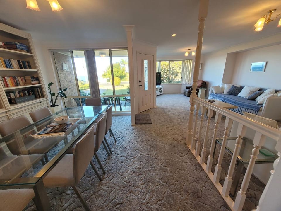 Gregory's Place by Book Jervis Bay - Amazing Family Home In Vincentia House in Vincentia