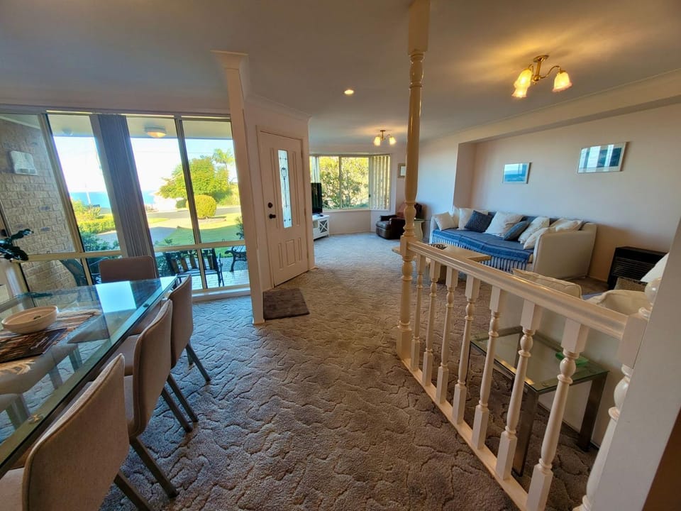 Gregory's Place by Book Jervis Bay - Amazing Family Home In Vincentia House in Vincentia