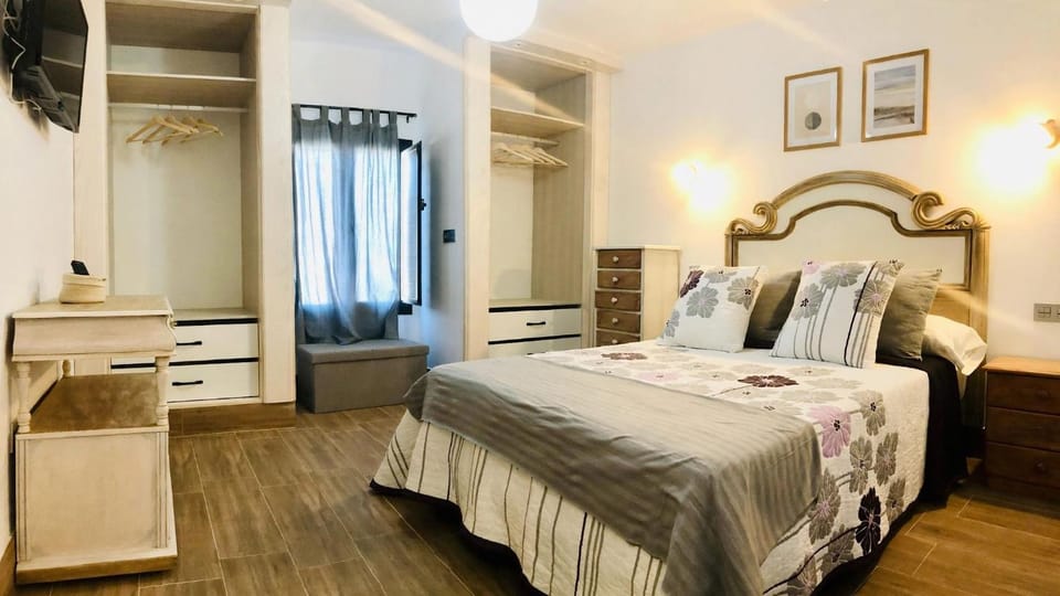 Bed, Bedroom, locker