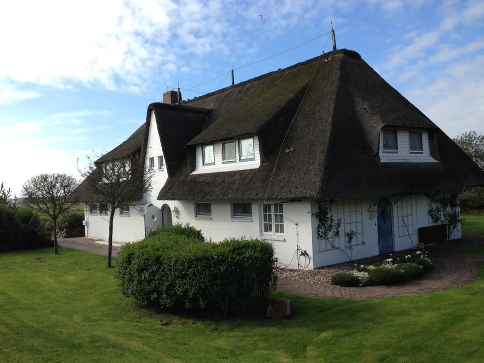 Facade/entrance, Garden