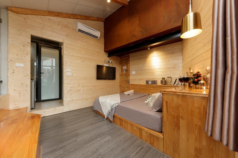 TV and multimedia, Kitchen or kitchenette, Seating area, air conditioner