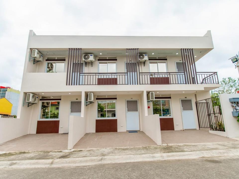 Modern Comfort at Unit 105 Apartment in Batangas