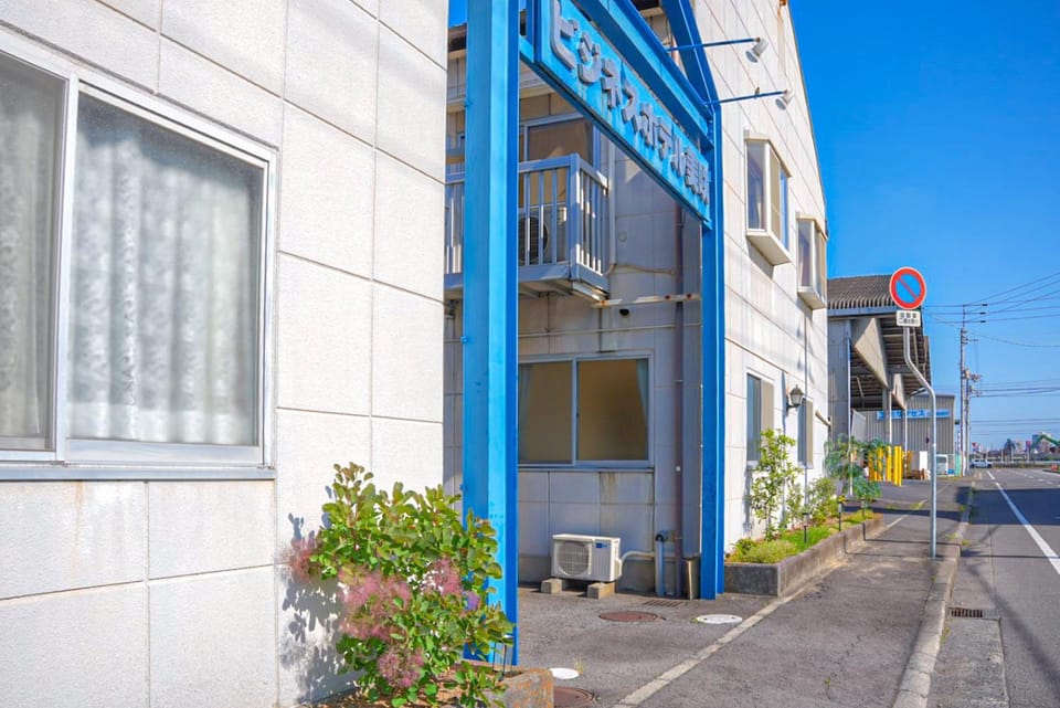 Property building, Day