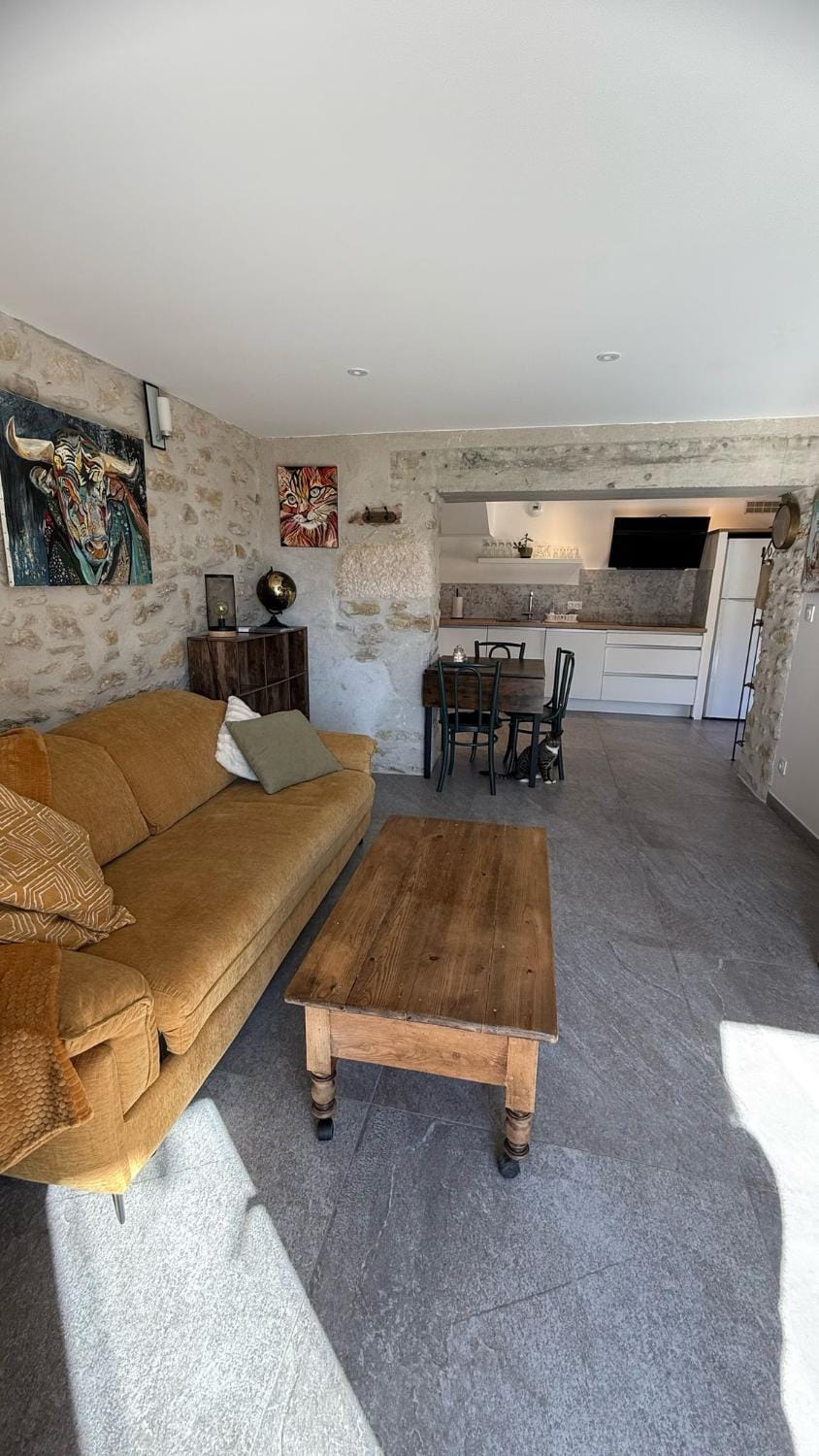 Gite l 'Eternelle House in Auvergne-Rhône-Alpes