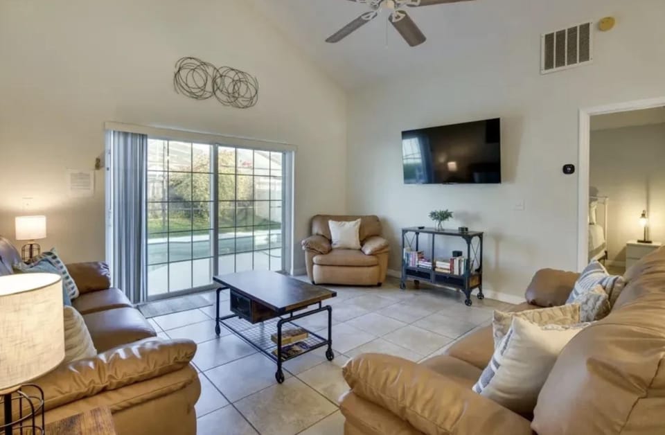 Communal lounge/ TV room, TV and multimedia, Evening entertainment