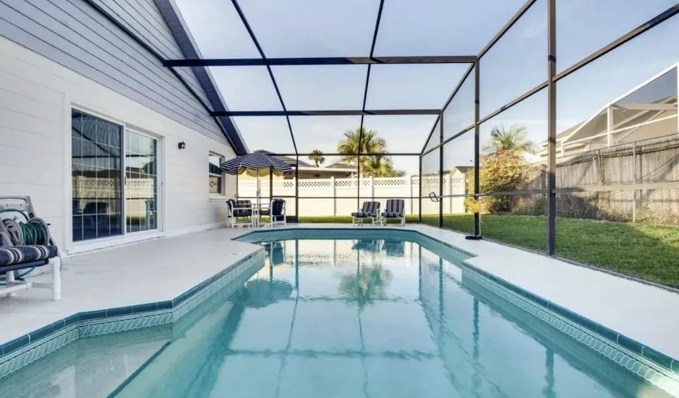 Swimming pool, sunbed