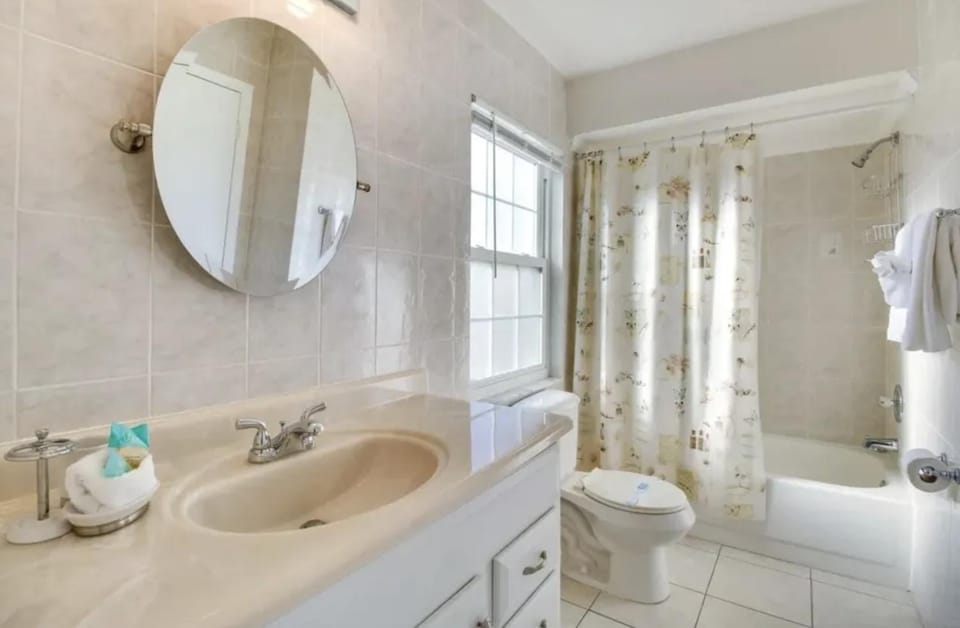 Shower, Toilet, Bath