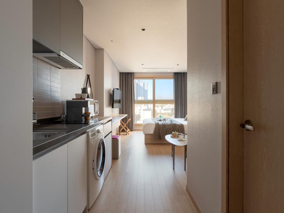 Photo of the whole room, washing machine