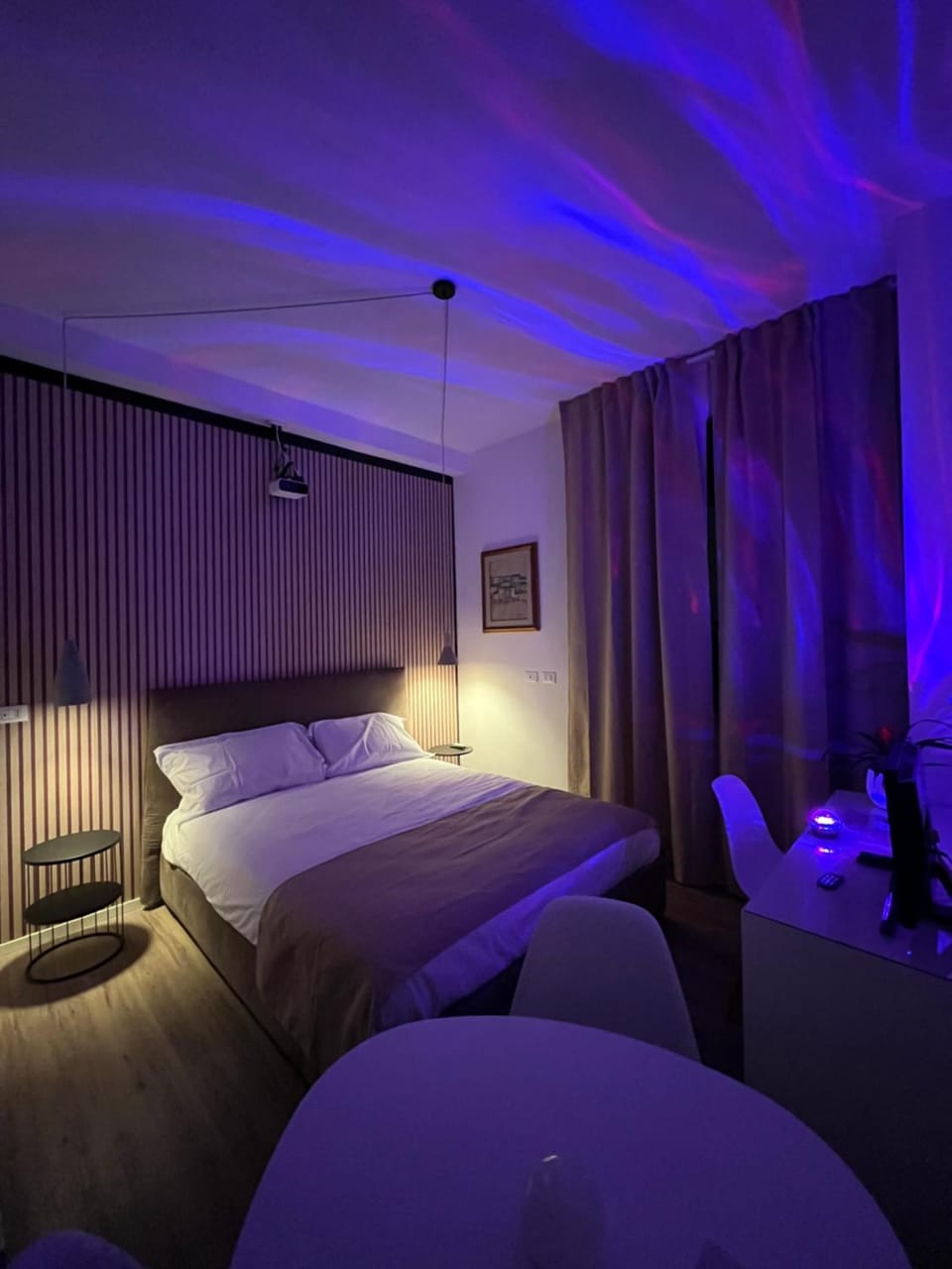 Bed, Photo of the whole room