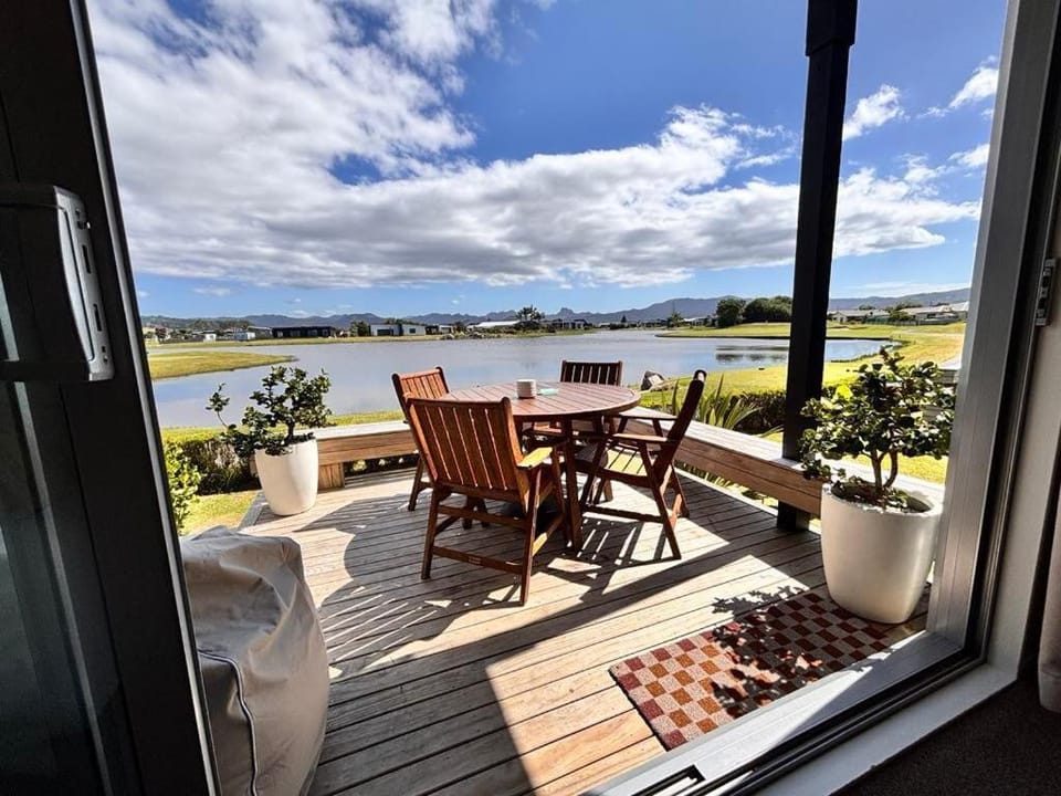Balcony/Terrace, Lake view, Mountain view