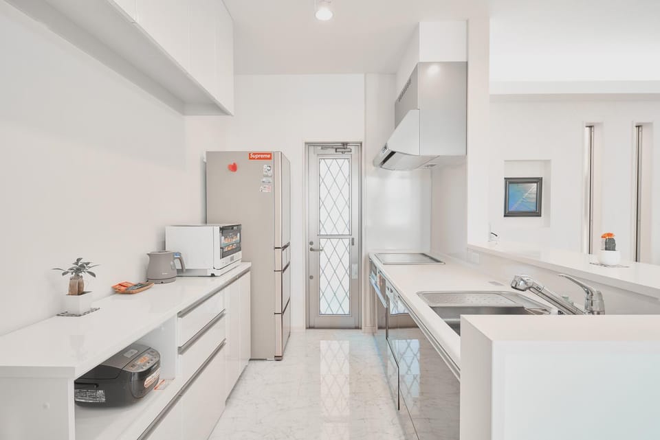 Communal kitchen, minibar, oven, stove