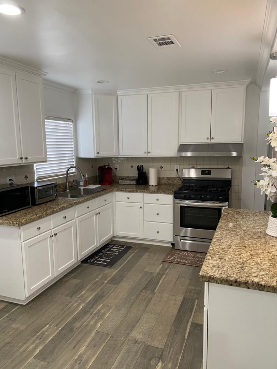 Kitchen or kitchenette, oven, stove