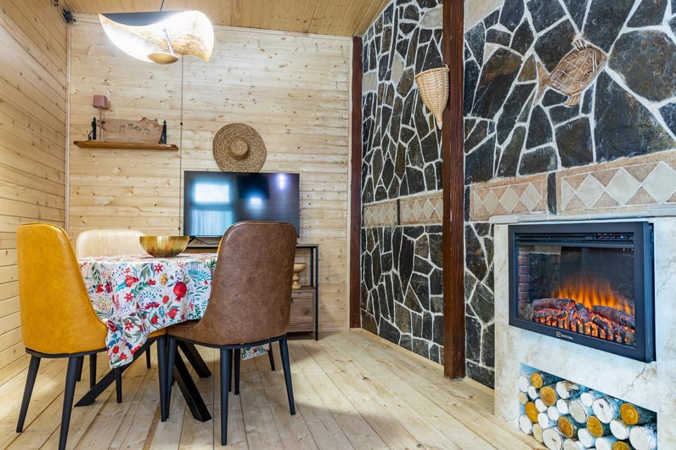 Communal lounge/ TV room, Kitchen or kitchenette, Seating area, Dining area