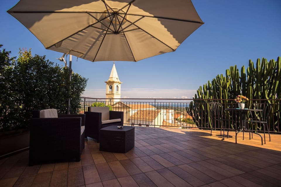Balcony/Terrace, Mountain view, Sea view