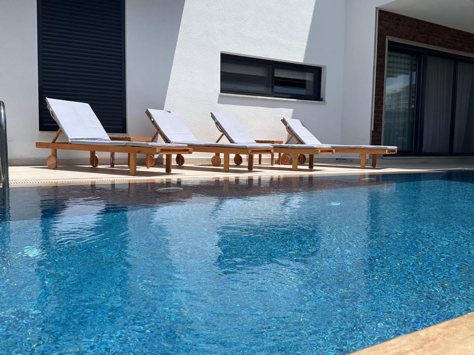 Pool view, Swimming pool, sunbed