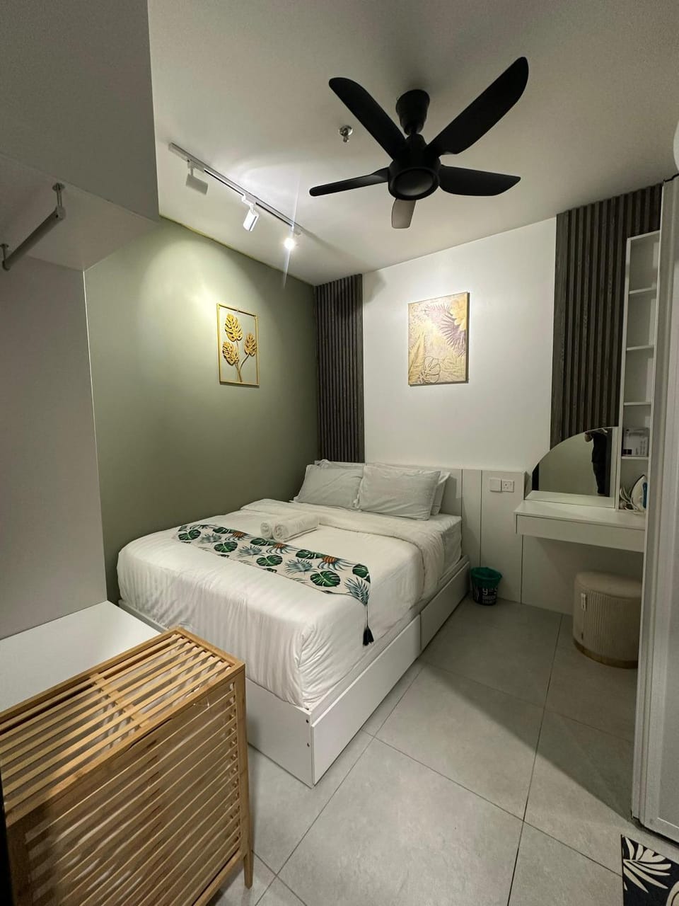 Bed, Bedroom, wardrobe, air conditioner