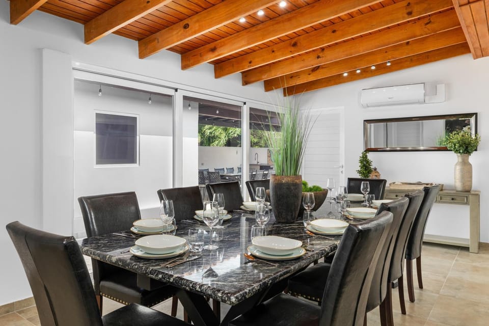 Seating area, Dining area