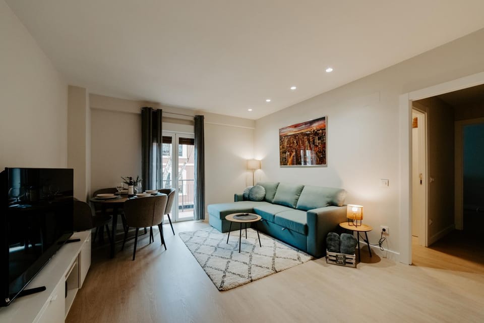 TV and multimedia, Living room, Seating area, Evening entertainment