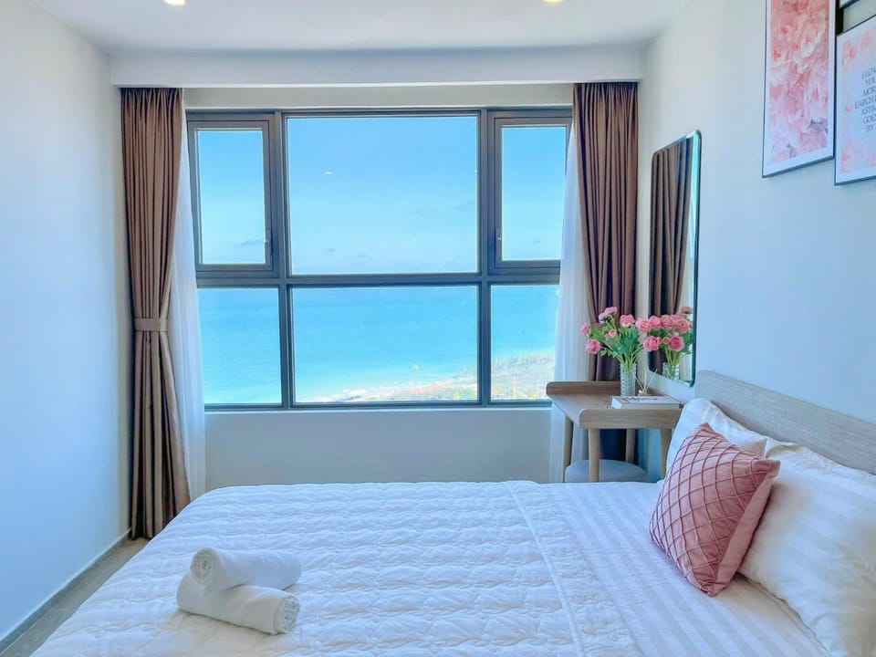 Bed, Natural landscape, Photo of the whole room, Bedroom, Sea view, Inner courtyard view, towels