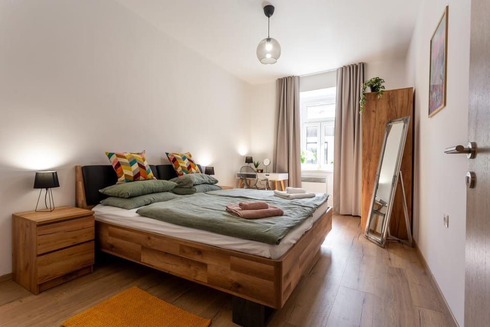 Bed, Bedroom, towels, wardrobe