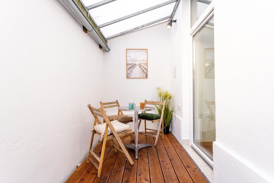 Patio, Decorative detail, Seating area