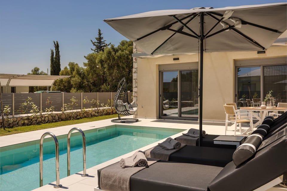 Pool view, Swimming pool, sunbed
