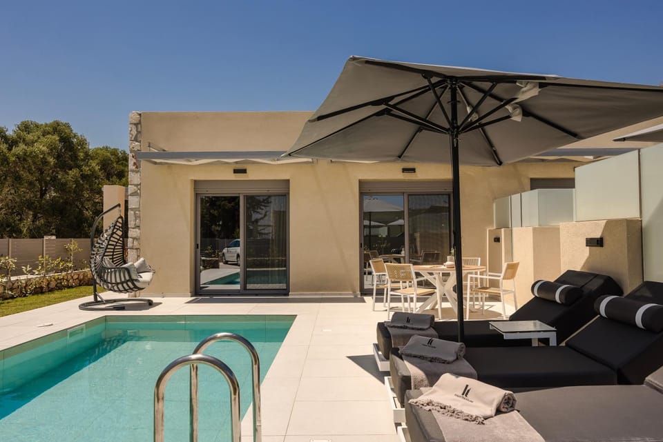 Patio, Pool view, Swimming pool, sunbed