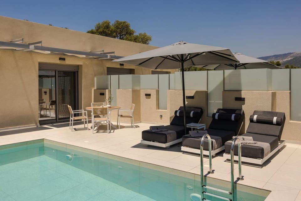 Patio, Pool view, Swimming pool, sunbed