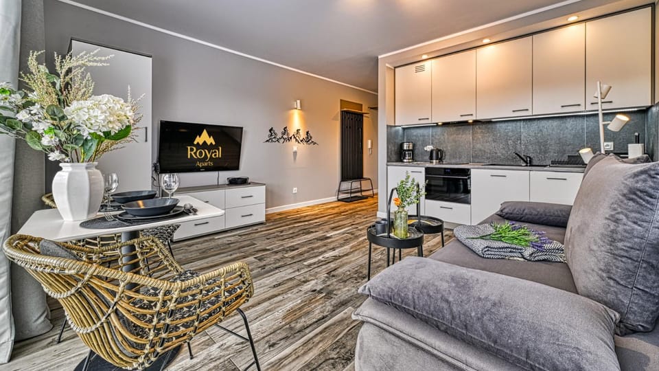 TV and multimedia, Kitchen or kitchenette, Seating area, Dining area