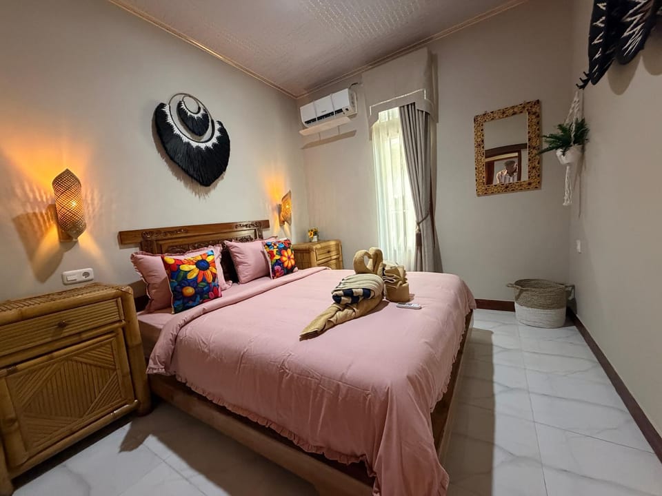 Bed, Photo of the whole room, Bedroom, air conditioner